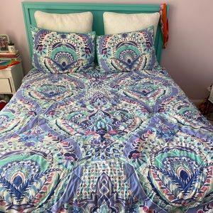 Queen comforter